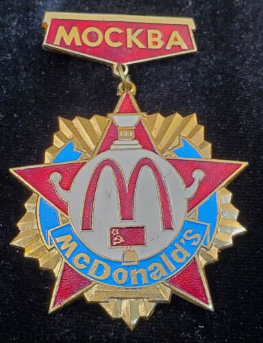 Mcdonald's 1990 Opening Of The Moscow Location Medal Pinback Blue Background
