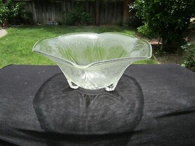 Crystal Clear Royal Lace 10" Bowl 3 Toed Ruffed Edge